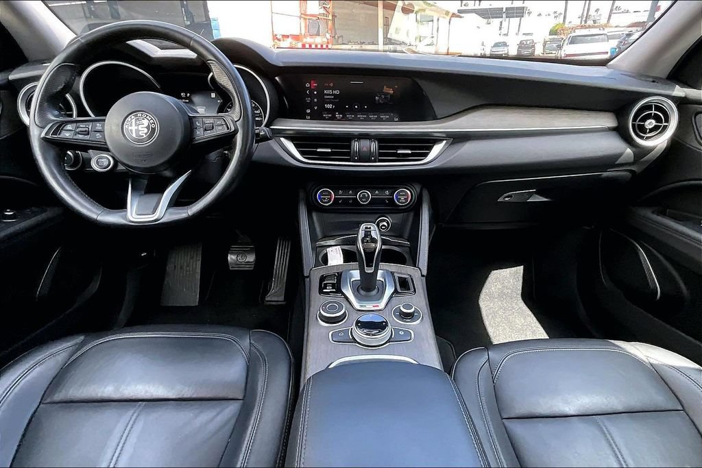 Used 2021 Alfa Romeo Stelvio Ti w/ Nero Edizione AWD/4WD image 11