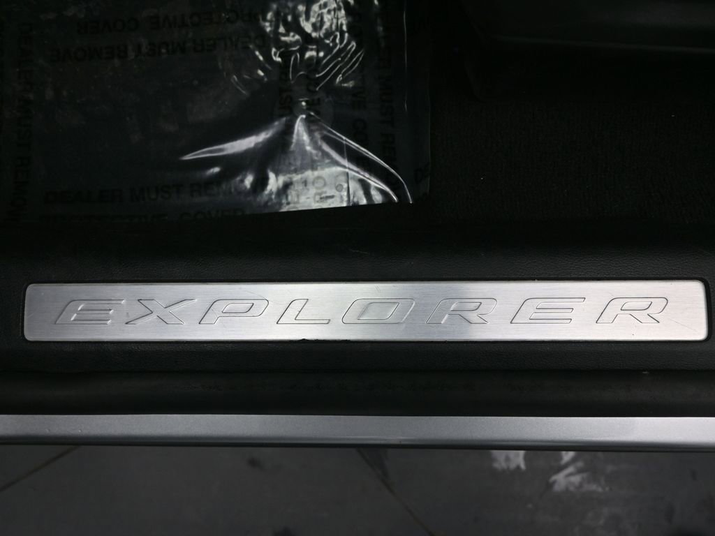 Used 2023 Ford Explorer Limited image 23