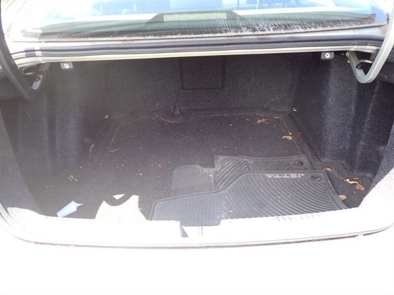 Used 2011 Volkswagen Jetta SE FWD image 11