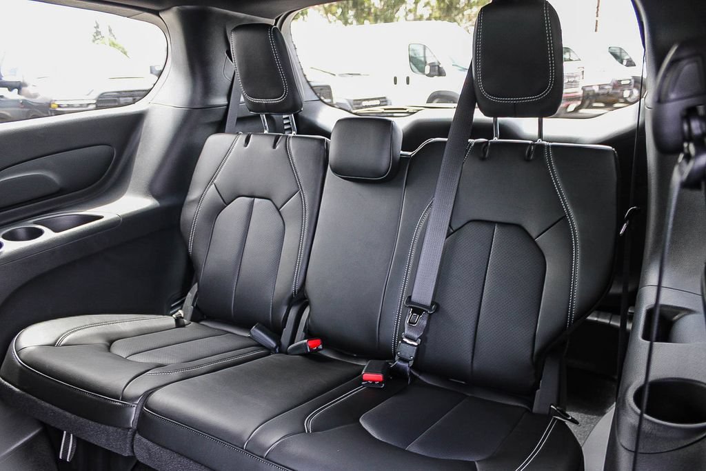 New 2027 Chrysler Pacifica Select FWD image 20