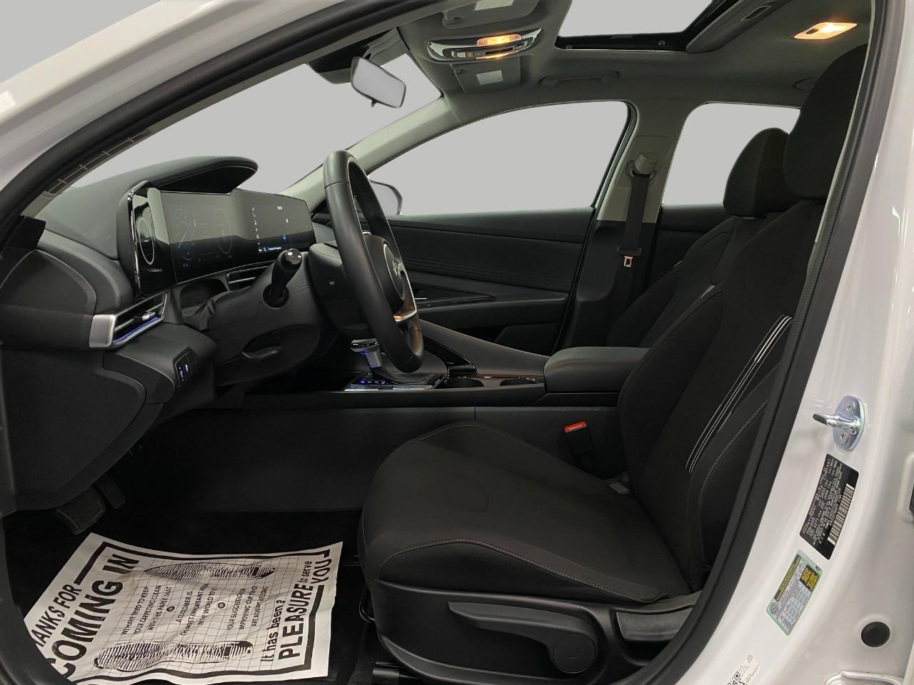 Certified 2025 Hyundai Elantra SEL image 30