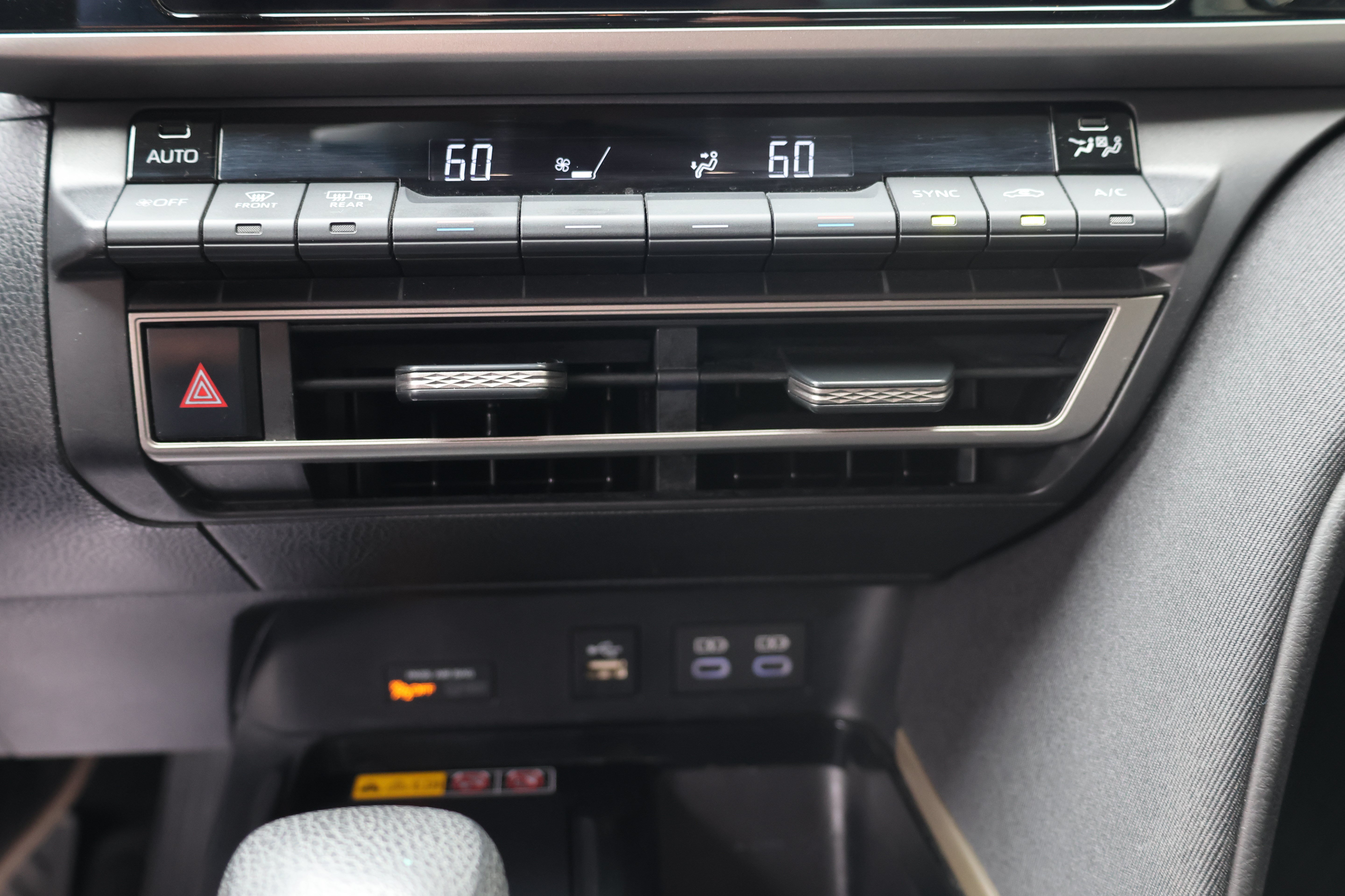 Used 2025 Toyota Camry LE FWD image 32