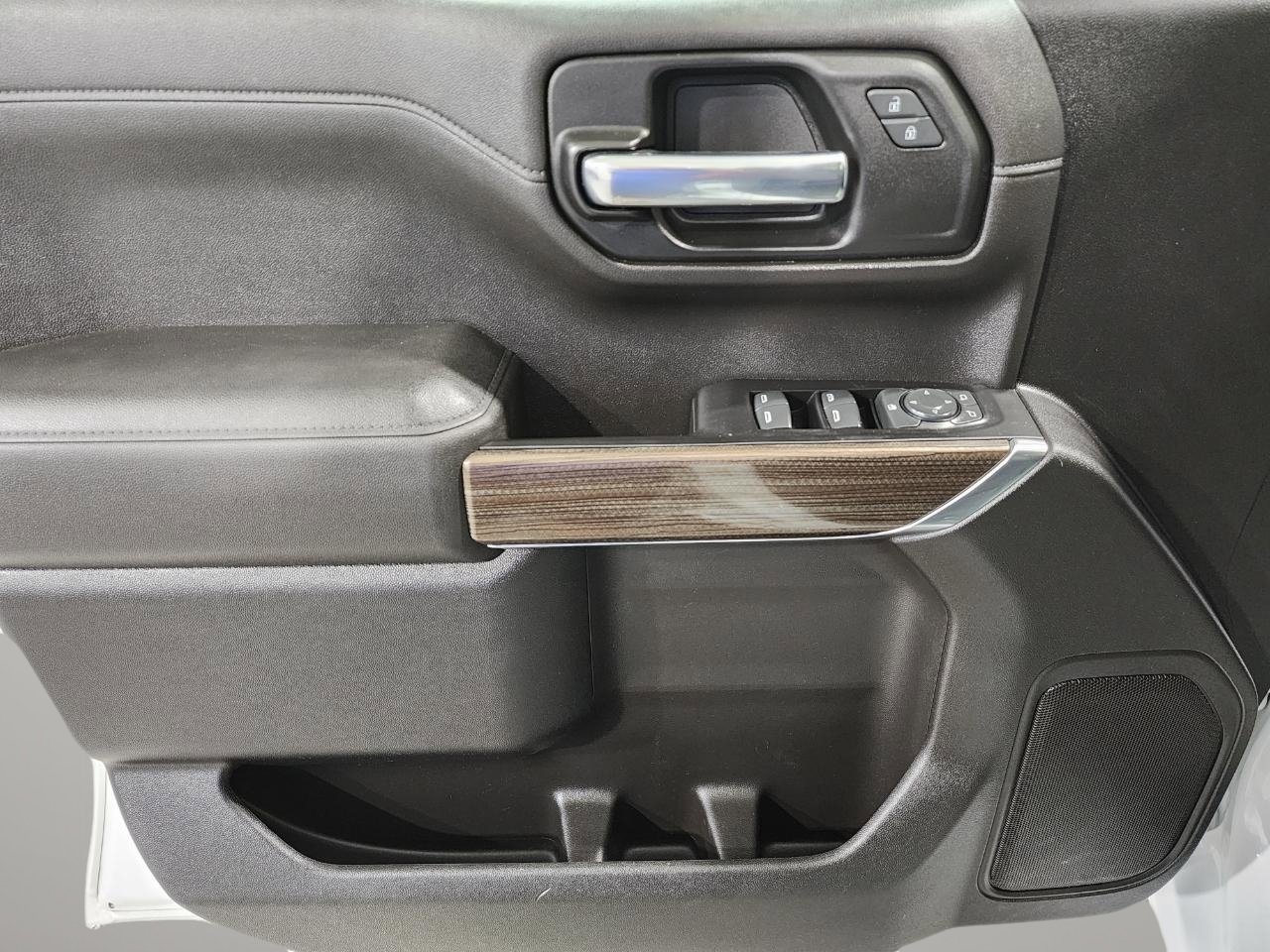 Used 2022 Chevrolet Silverado 1500 LT image 12