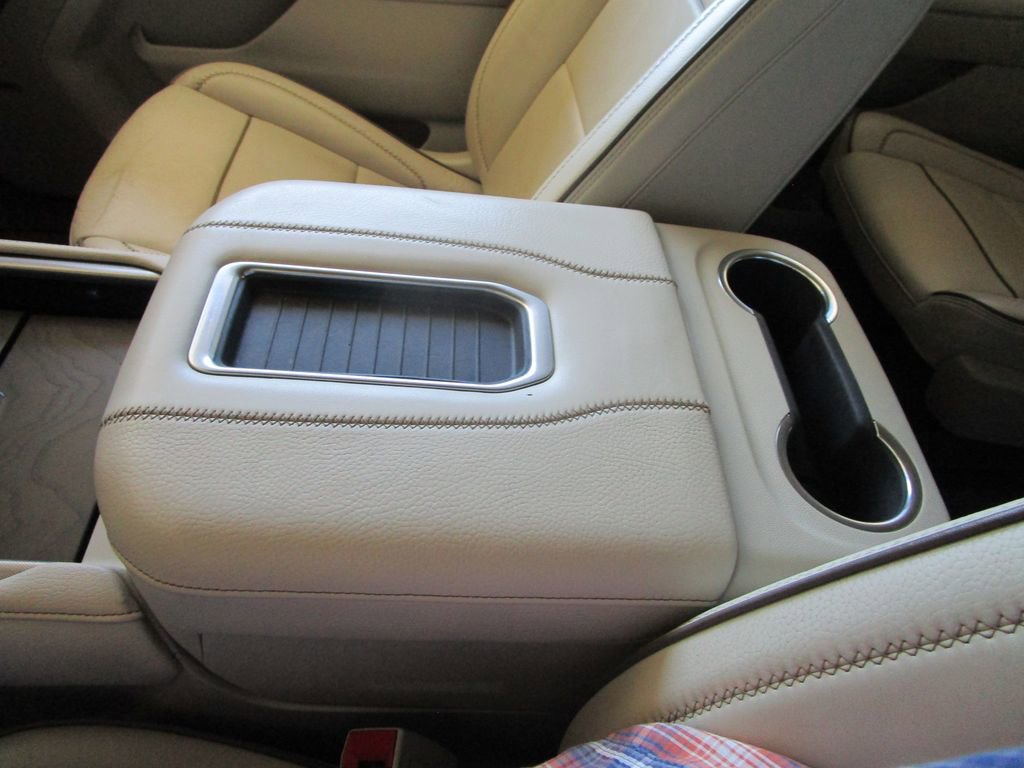 Used 2022 GMC Yukon XL Denali image 39