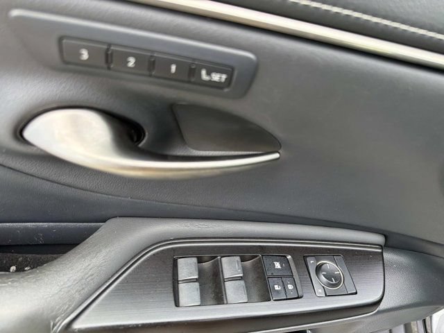 Used 2019 Lexus ES 350 w/ Premium Package FWD image 9