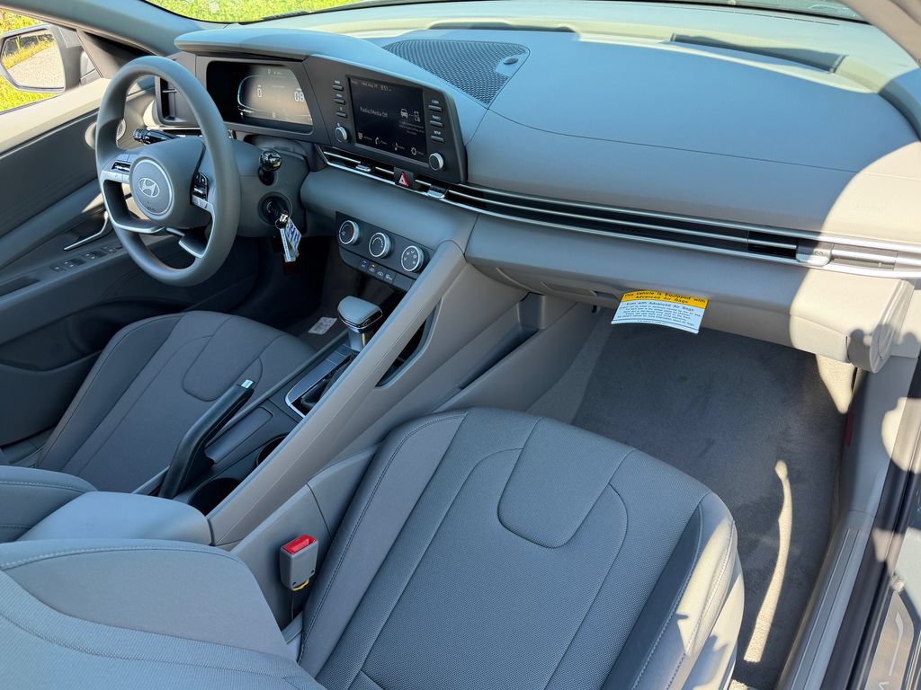 New 2026 Hyundai Elantra SE FWD image 5
