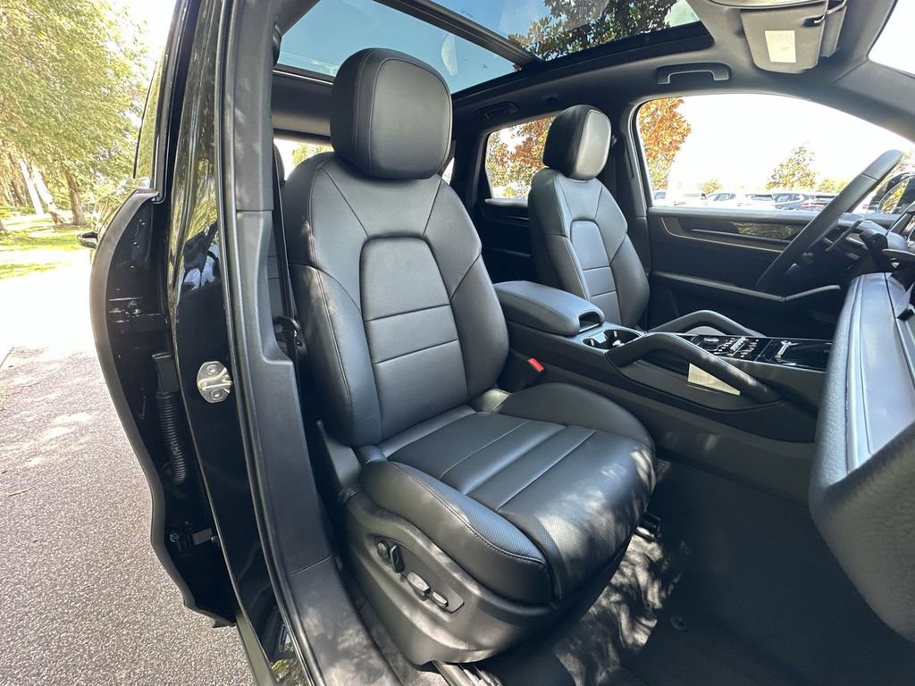 Certified 2025 Porsche Cayenne image 29