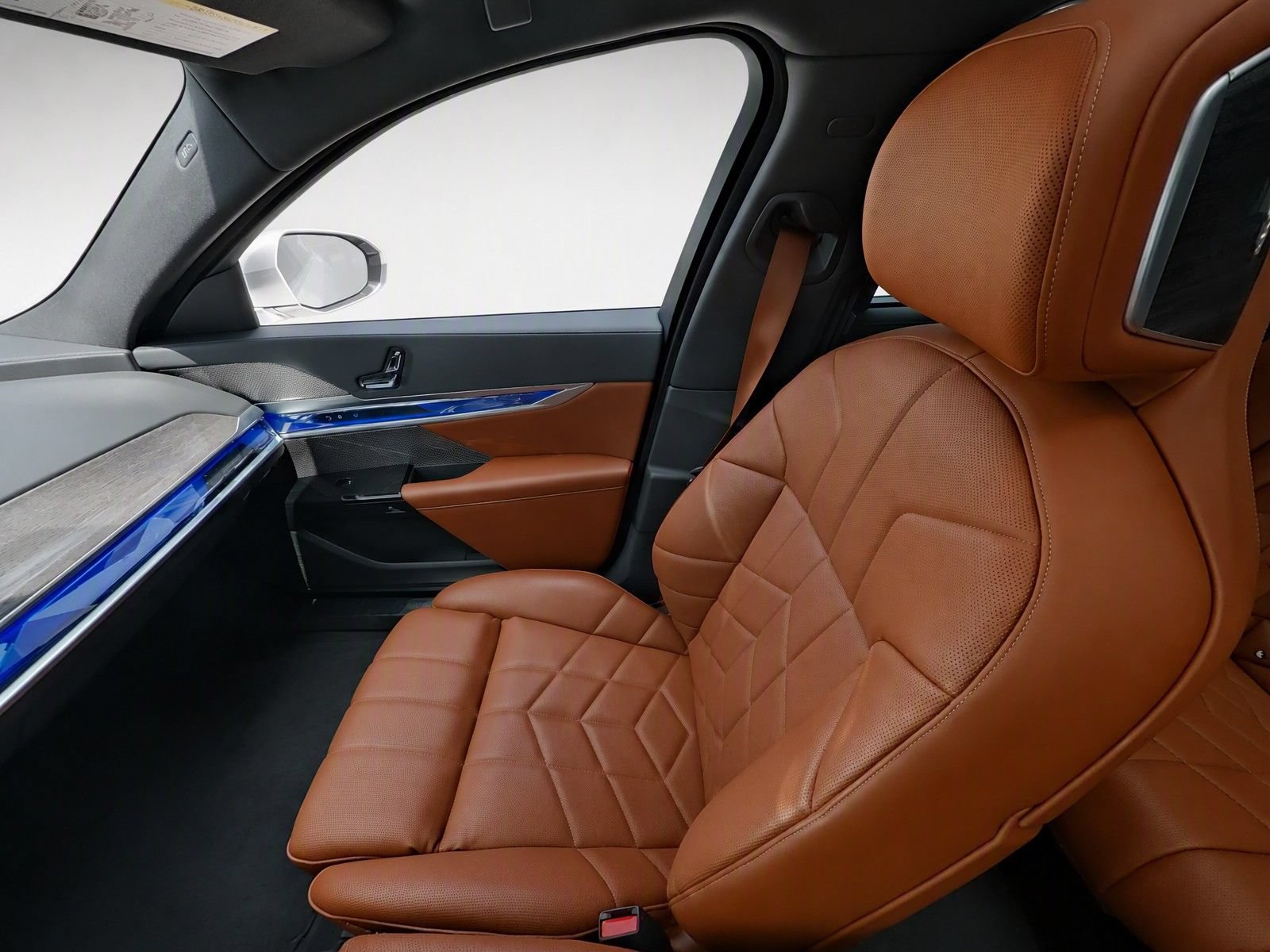 Used 2024 BMW i7 xDrive60 w/ Premium Package RWD image 13