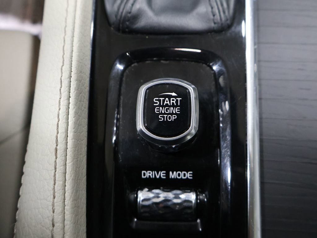 Used 2020 Volvo XC90 T6 Momentum image 27