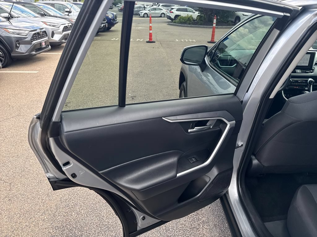 Used 2025 Toyota RAV4 XLE AWD/4WD image 37