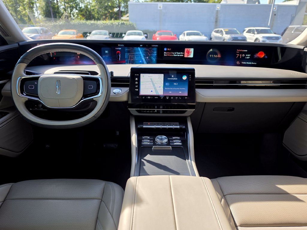Used 2025 Lincoln Nautilus Premier AWD/4WD image 15