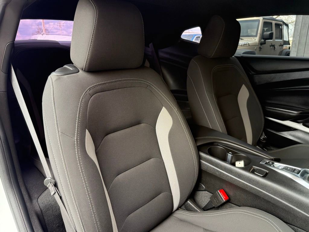 Used 2018 Chevrolet Camaro SS image 20