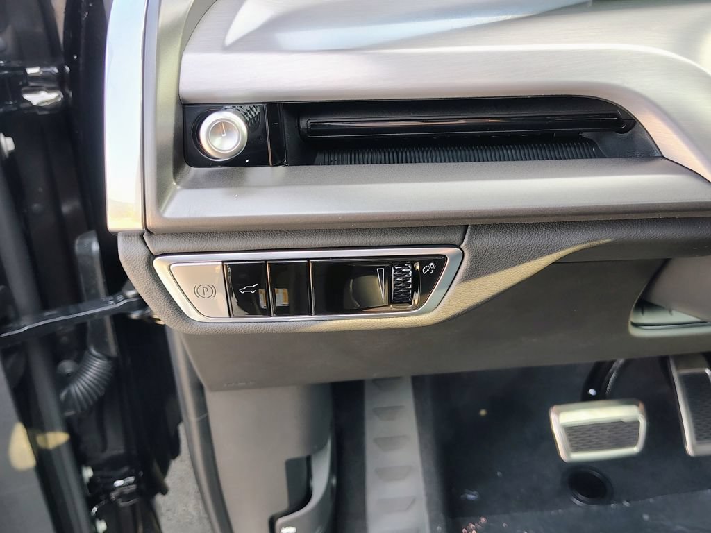New 2027 Cadillac Vistiq Premium Luxury w/ LPO, Floor Liner Package AWD/4WD image 26