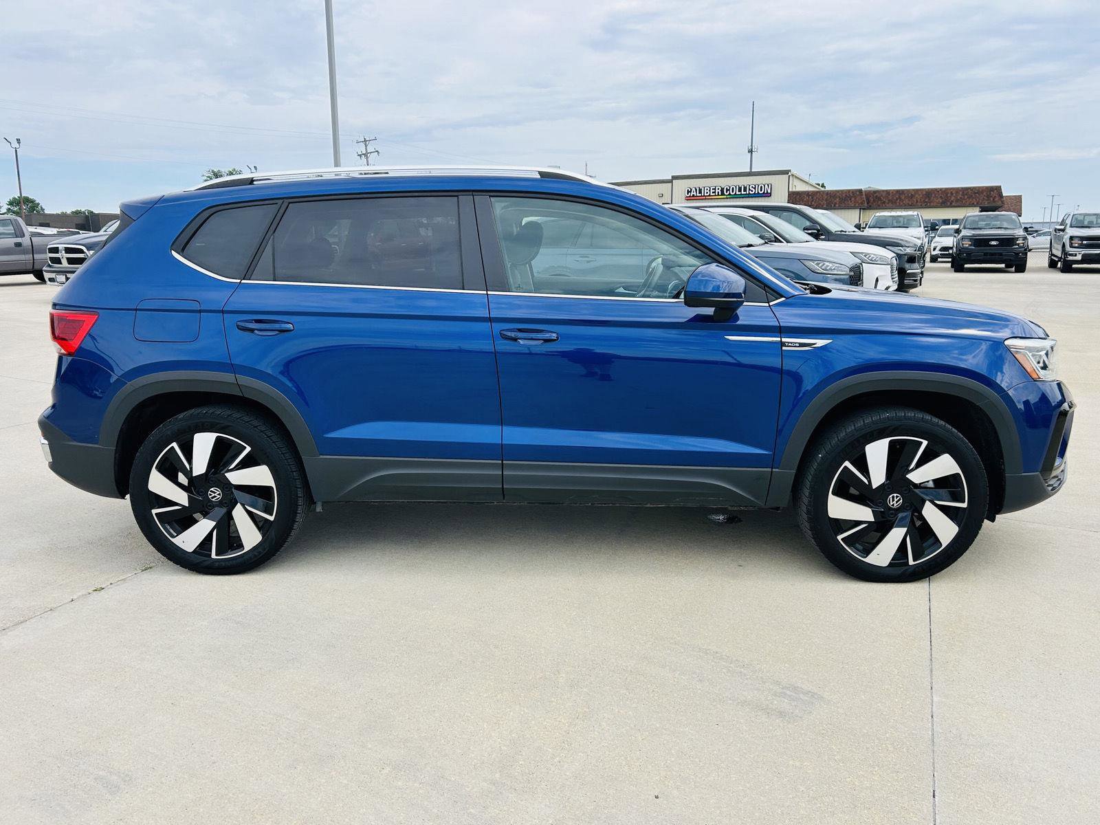 Used 2023 Volkswagen Taos SEL AWD/4WD image 39