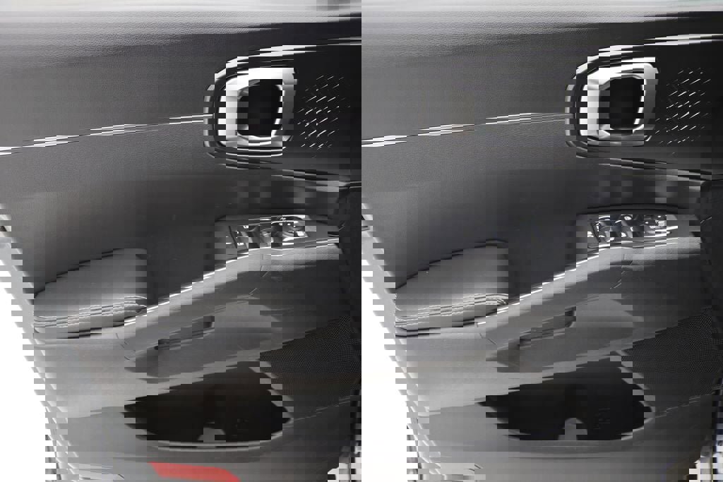 Used 2024 Kia Sorento S image 13