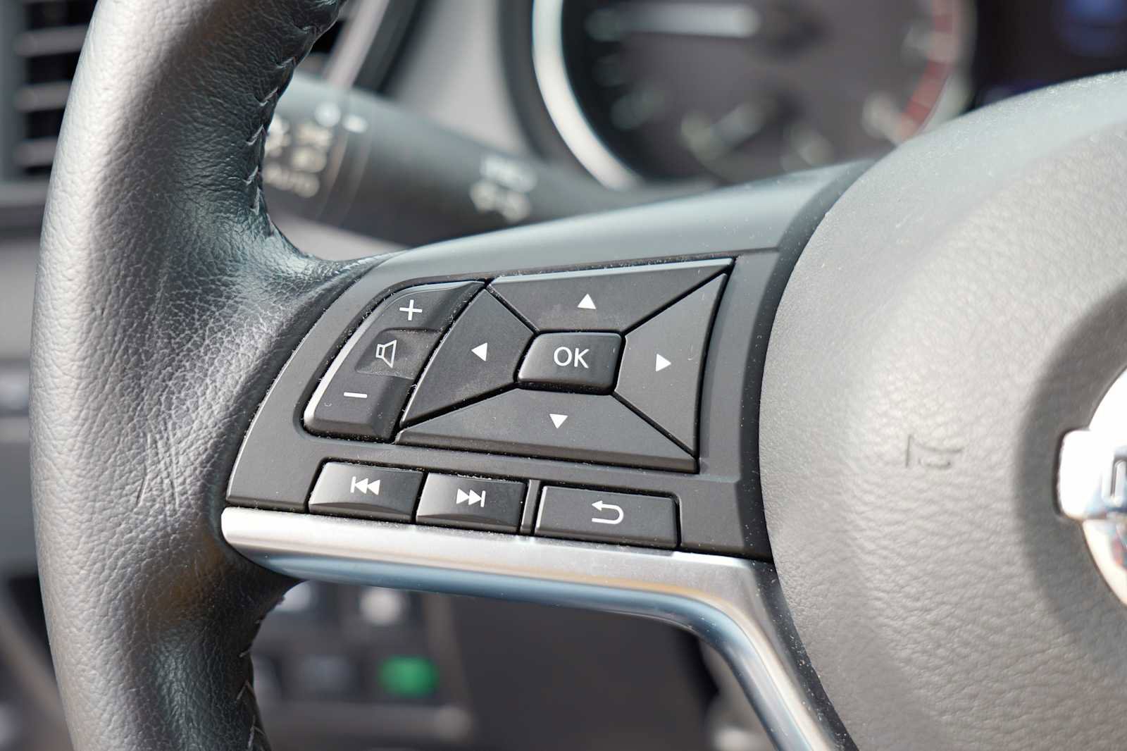 Used 2020 Nissan Rogue SV image 13