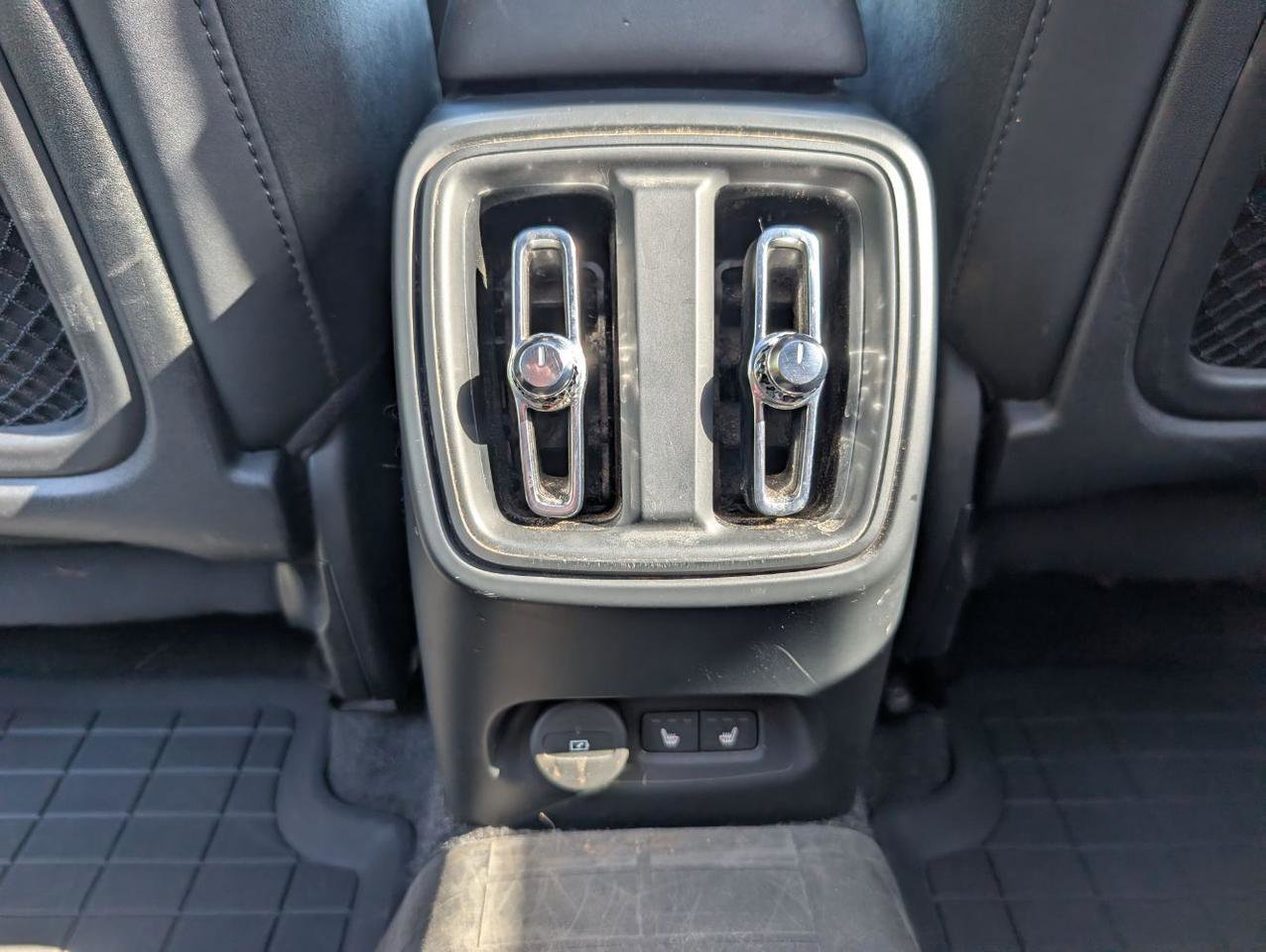 Used 2023 Volvo XC40 Recharge Ultimate w/ Protection Package Premier AWD/4WD image 12