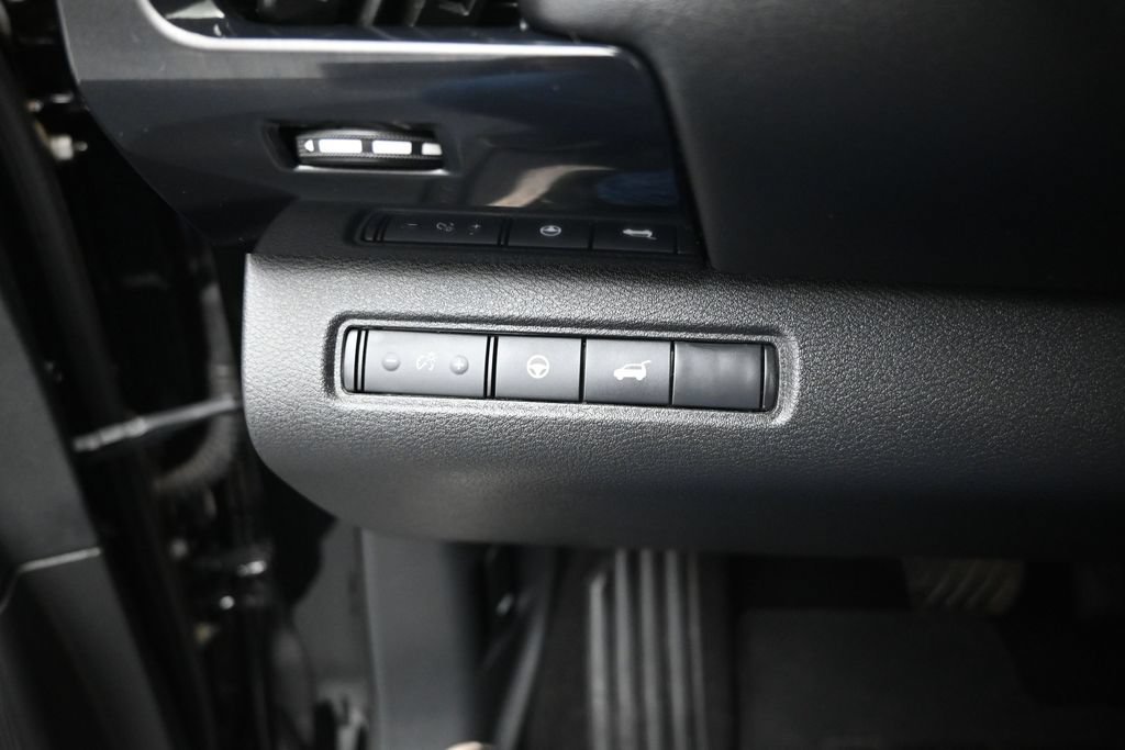 Used 2025 Nissan Pathfinder SV w/ SV Premium Package AWD/4WD image 13