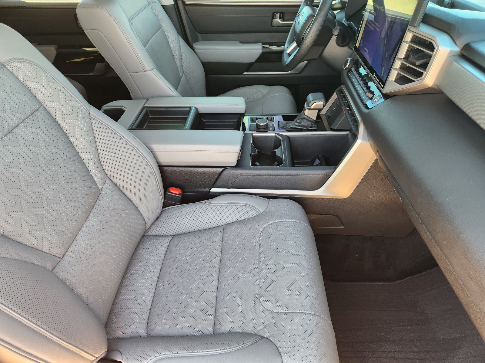 Used 2024 Toyota Tundra Limited w/ Power Package AWD/4WD image 17