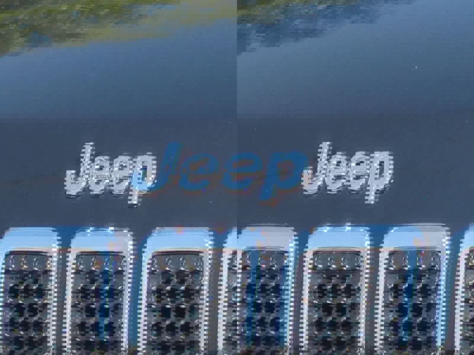 Used 2019 Jeep Cherokee Latitude w/ Popular Appearance Group image 12