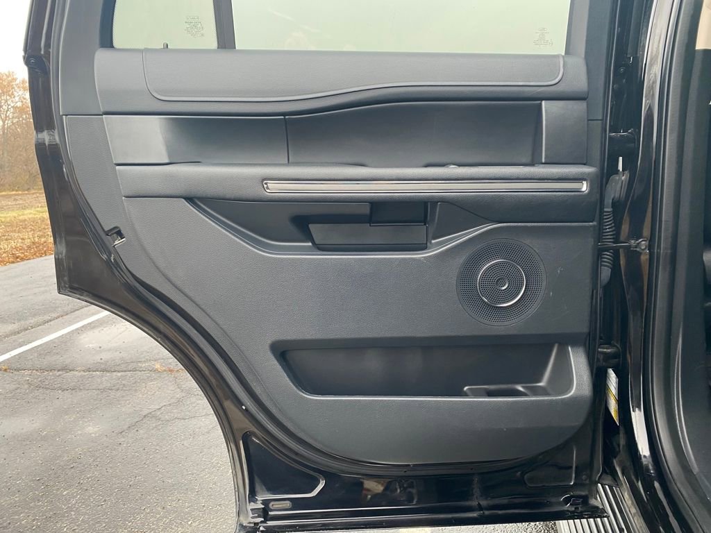 Used 2022 Ford Expedition XLT image 16