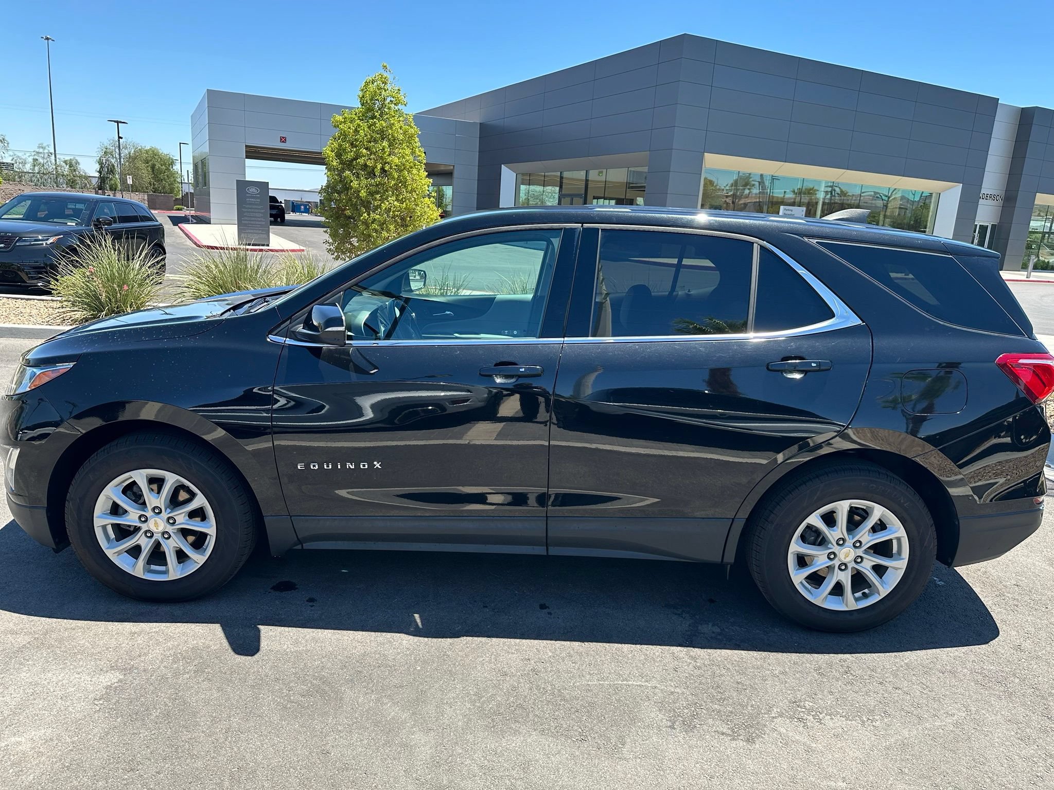 Used 2019 Chevrolet Equinox LT w/ Driver Convenience Package FWD image 9