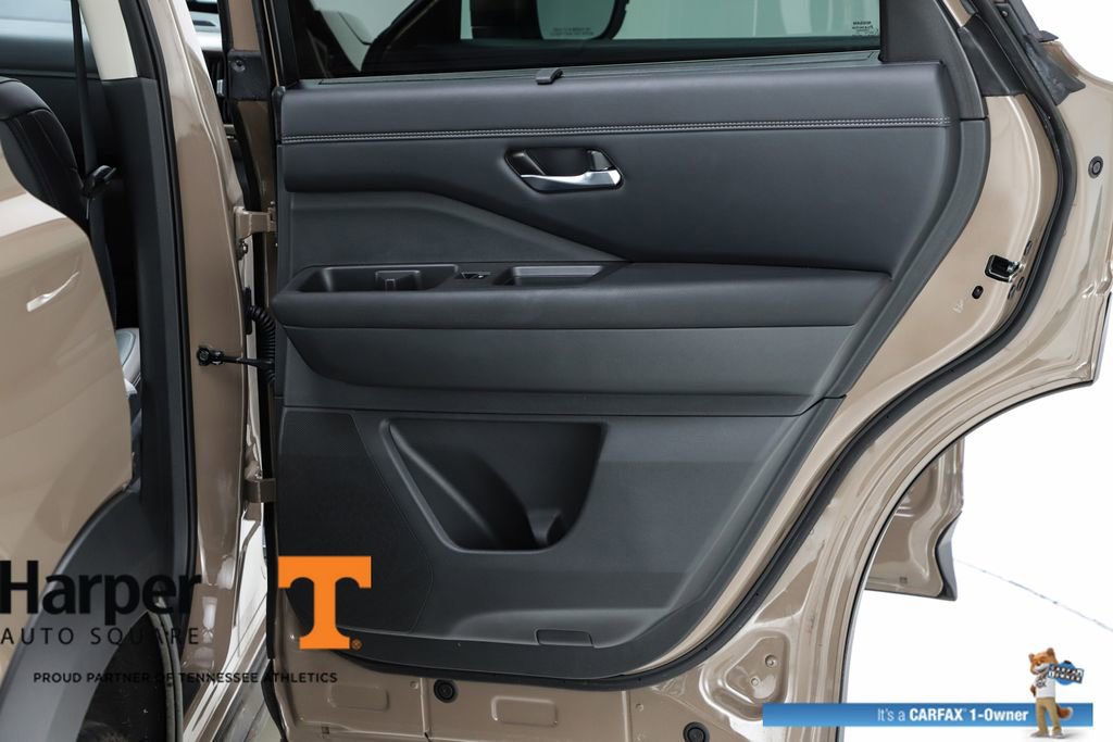 Used 2024 Nissan Pathfinder Platinum image 31