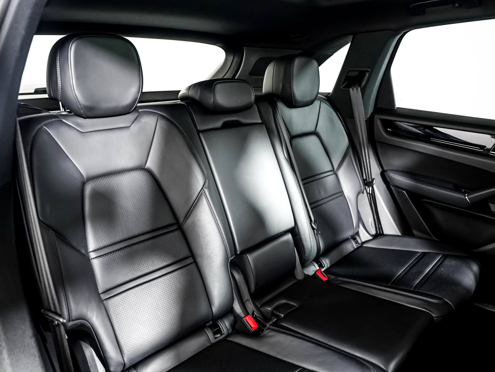 Certified 2023 Porsche Cayenne w/ Premium Package AWD/4WD image 6