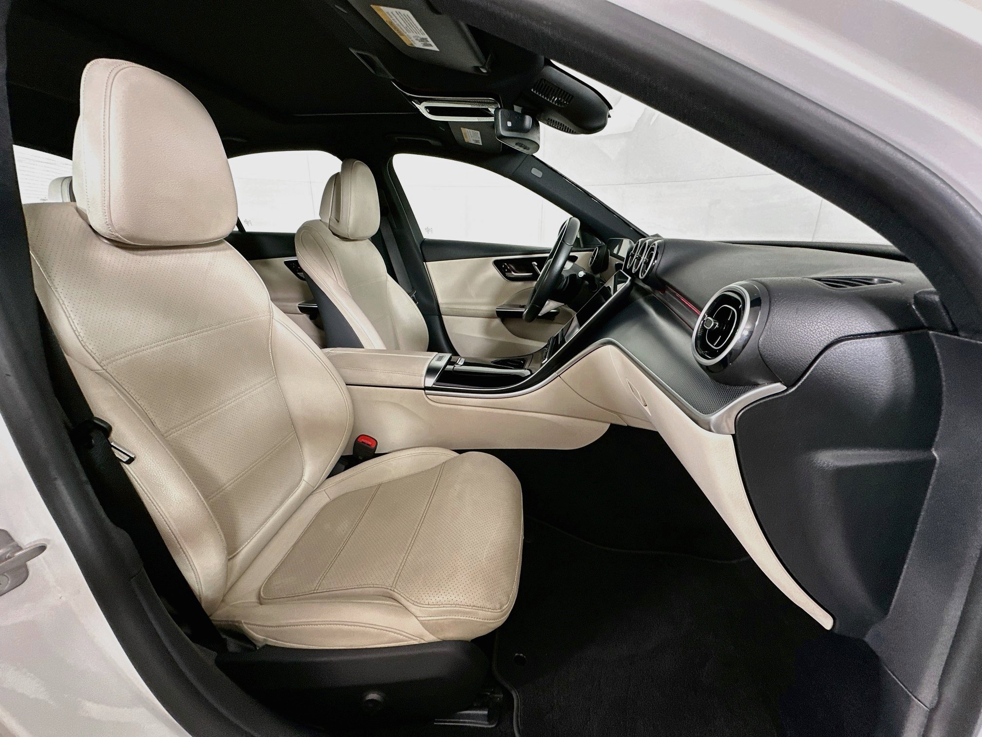 Used 2025 Mercedes-Benz C 300 Sedan image 31