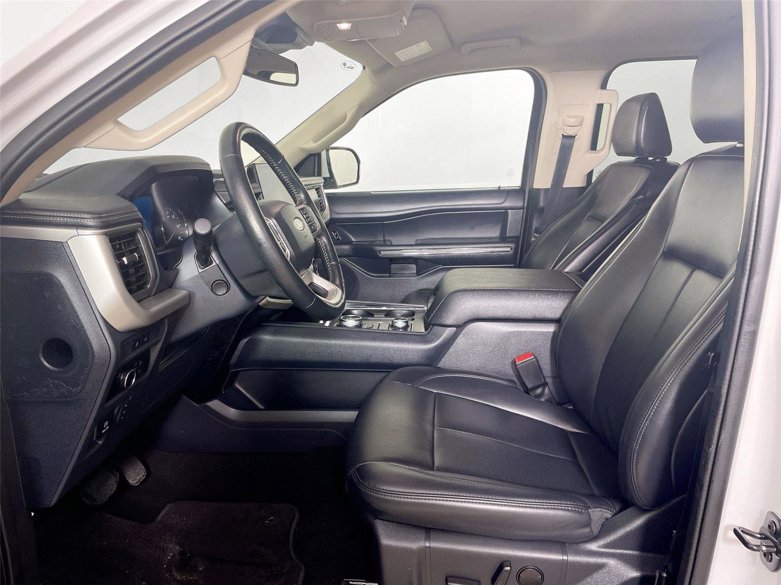 Used 2024 Ford Expedition XLT image 11