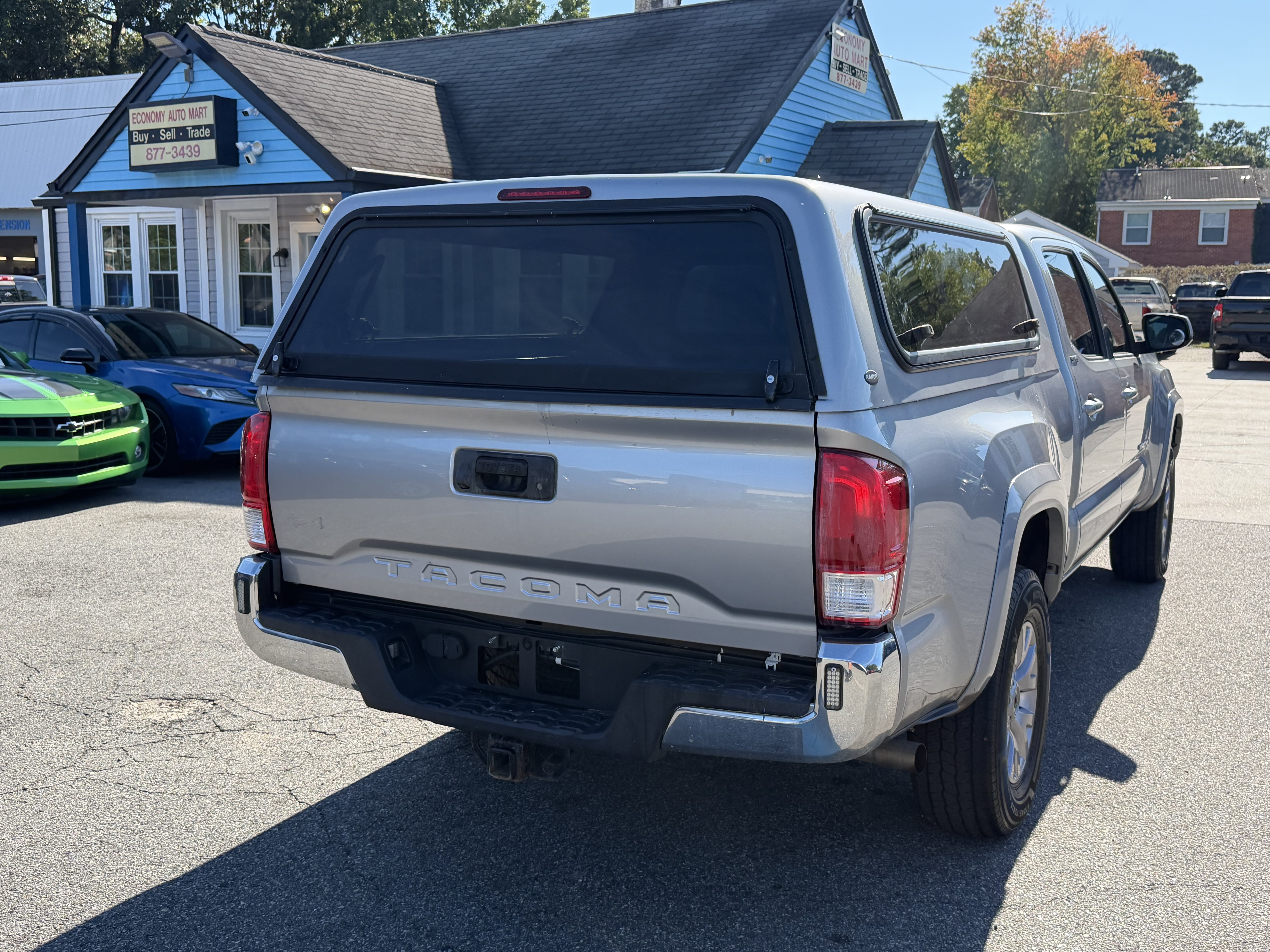 Used 2017 Toyota Tacoma SR5 w/ Tow Package AWD/4WD image 6