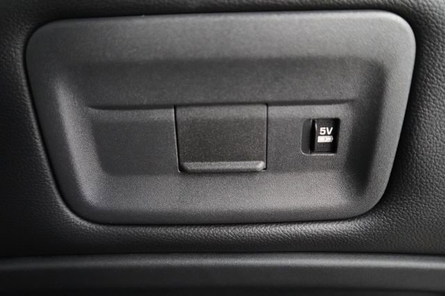 Used 2024 Land Rover Discovery S image 29