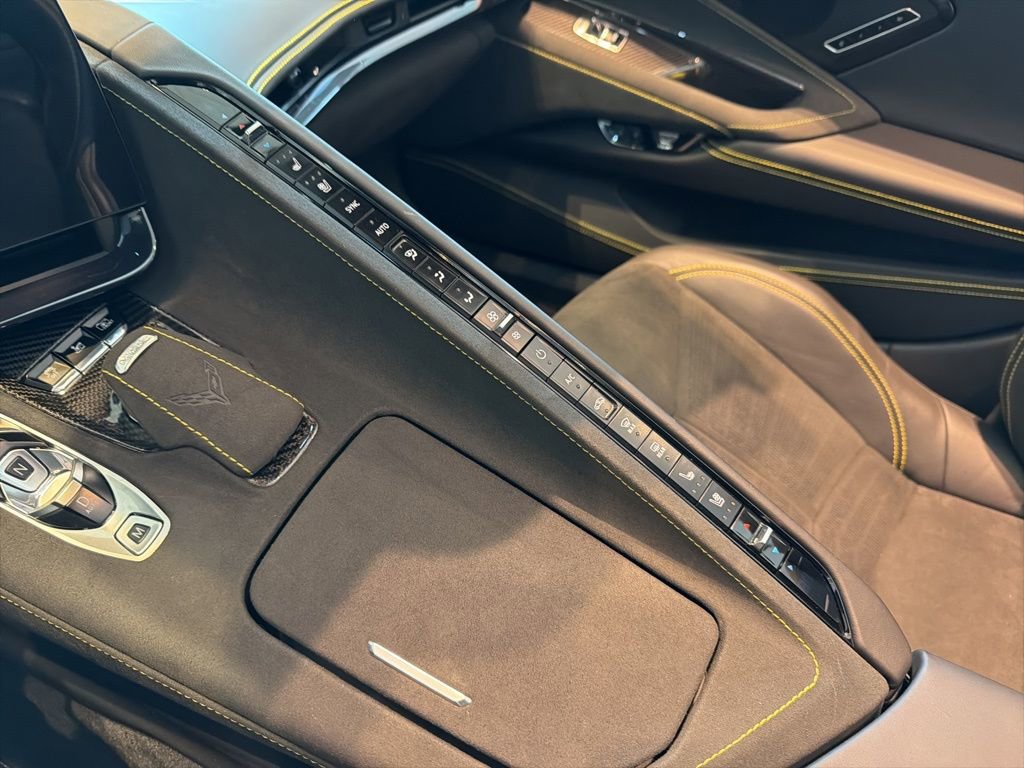 Used 2025 Chevrolet Corvette Stingray Premium Conv RWD image 16