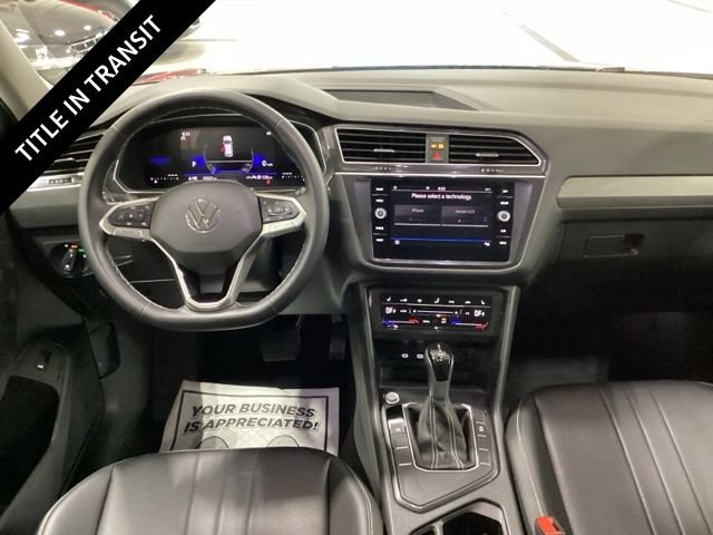 Certified 2024 Volkswagen Tiguan SE w/ Panoramic Sunroof Package FWD image 11
