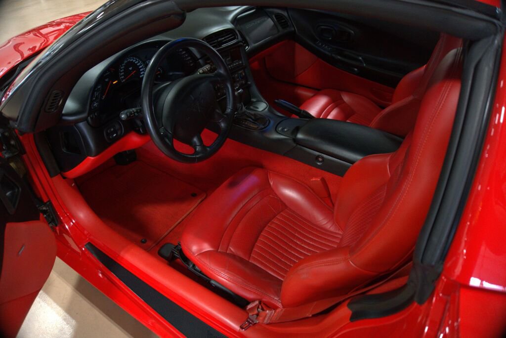 Used 2000 Chevrolet Corvette Coupe w/ Roof Pkg RWD image 33
