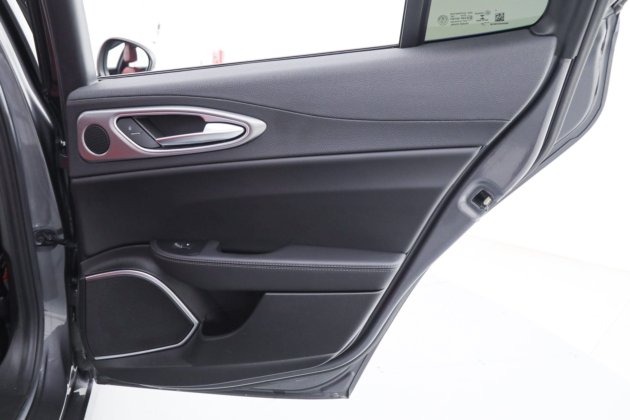 Used 2023 Alfa Romeo Giulia Veloce RWD image 12