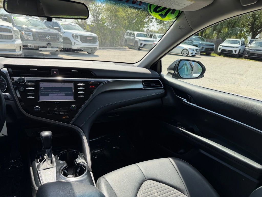 Used 2020 Toyota Camry SE image 32