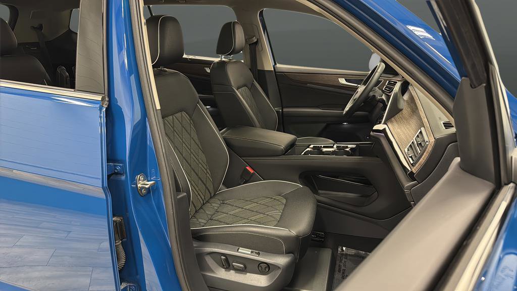 Used 2025 Volkswagen Atlas SEL Premium R-Line image 24