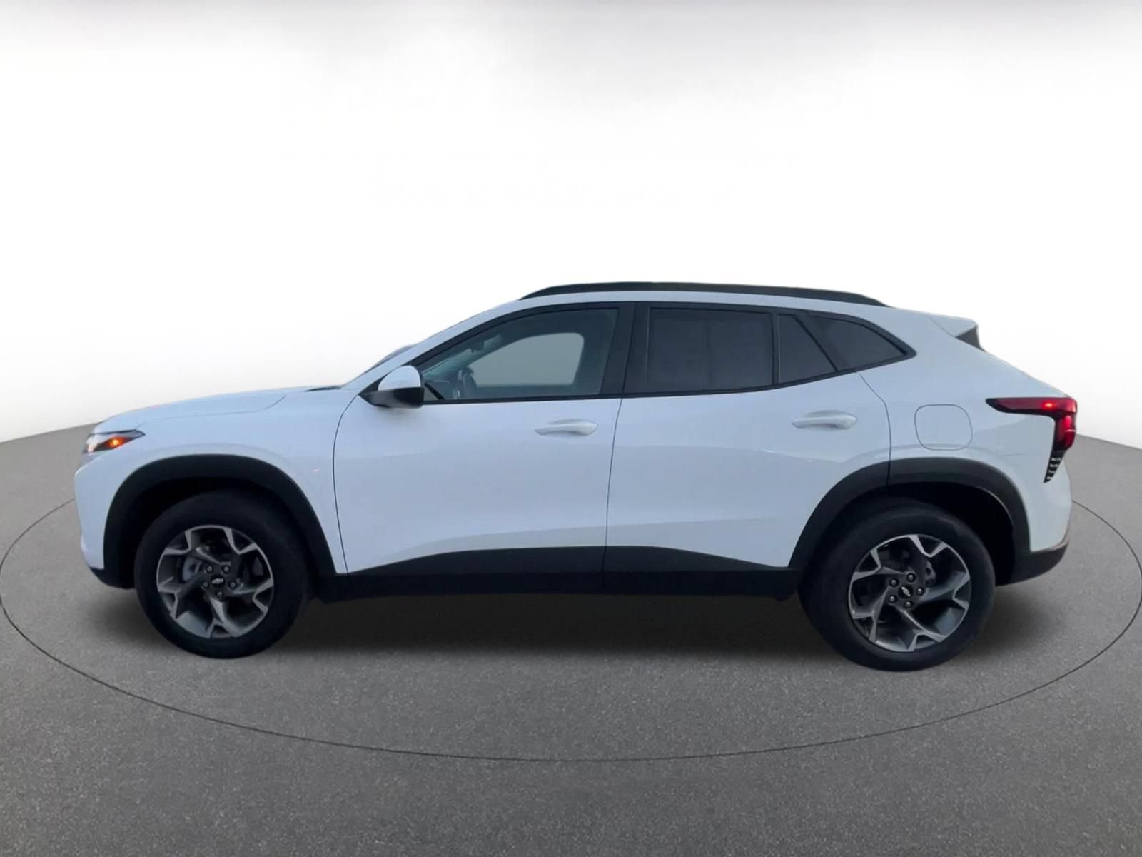 Used 2026 Chevrolet Trax LT FWD image 8