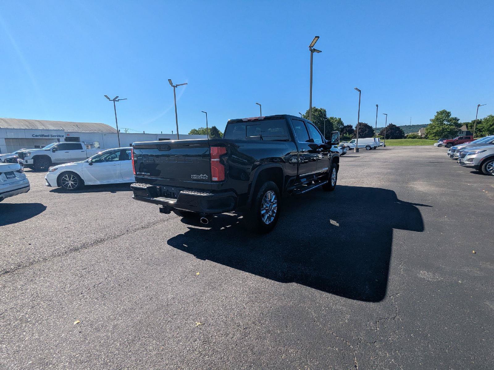 Used 2024 Chevrolet Silverado 2500 High Country w/ Technology Package AWD/4WD image 8