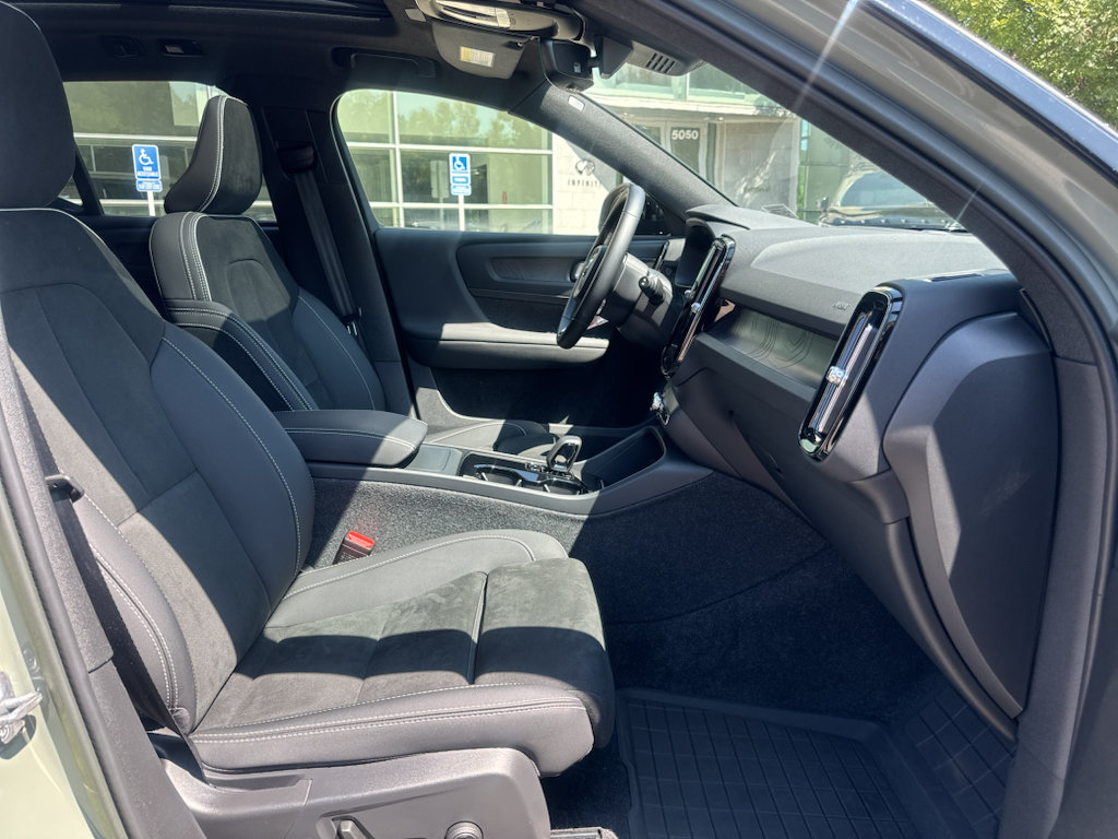 Used 2023 Volvo XC40 Recharge Ultimate w/ Protection Package Premier AWD/4WD image 12