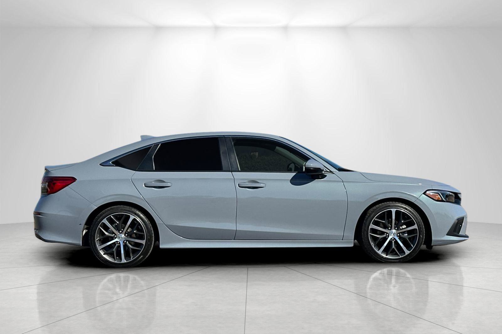 Used 2024 Honda Civic Touring image 2