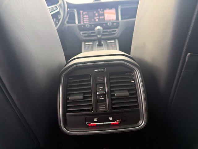 Used 2022 Porsche Macan AWD/4WD image 15