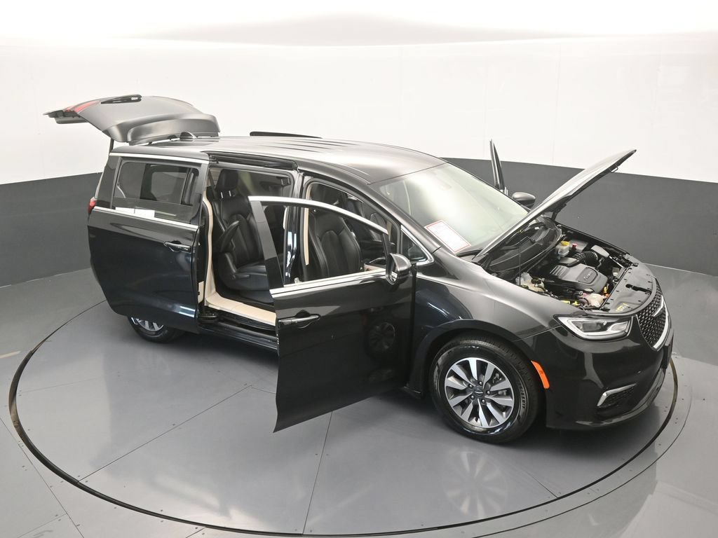 Used 2023 Chrysler Pacifica Touring-L FWD image 70