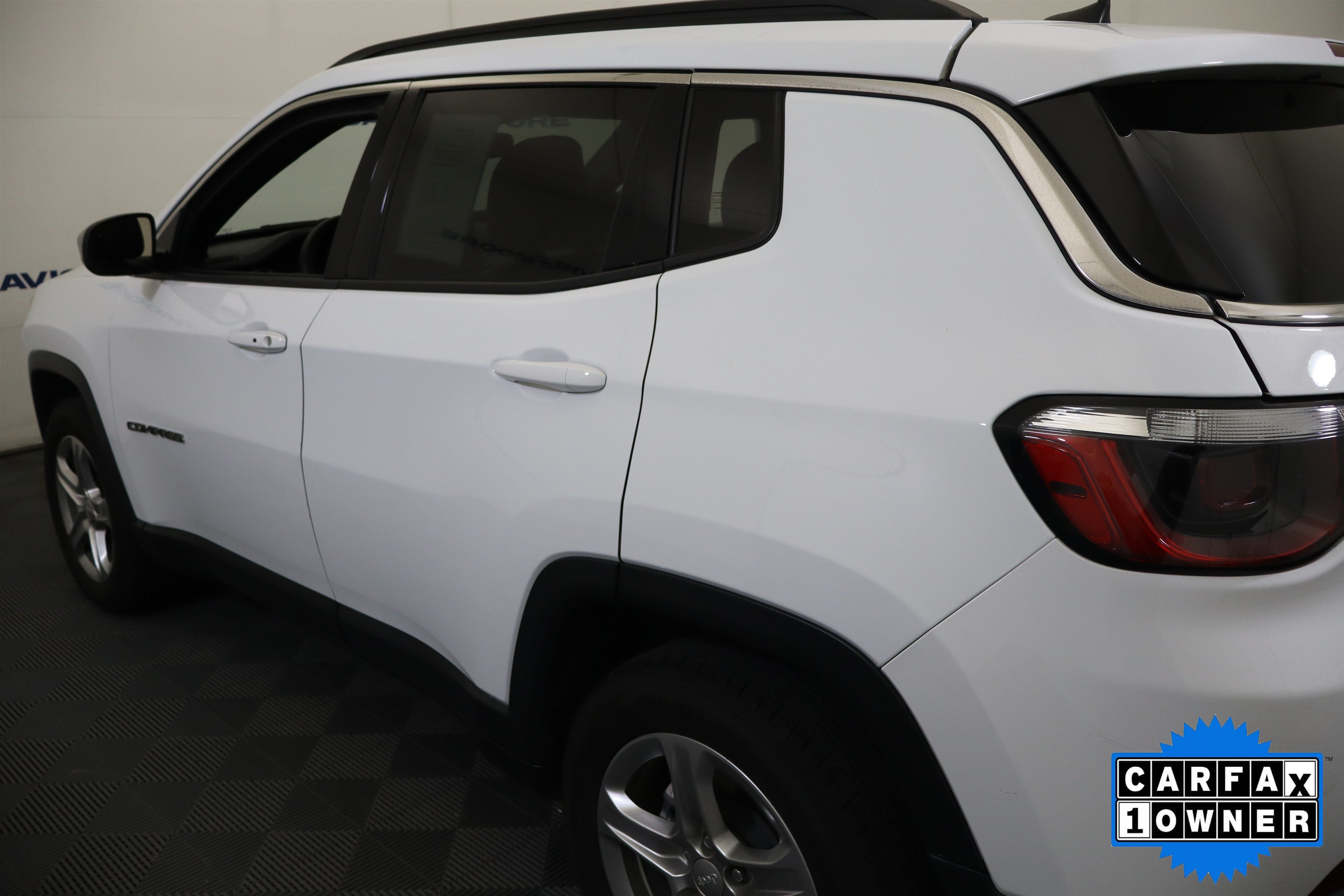 Used 2024 Jeep Compass Latitude AWD/4WD image 10