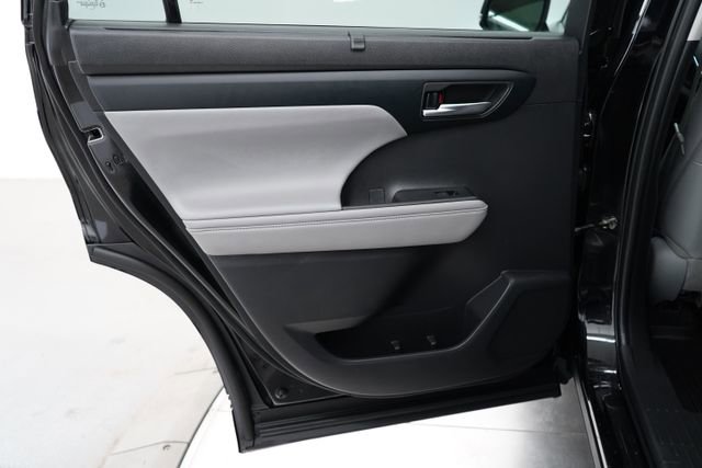 Used 2023 Toyota Highlander XLE image 60