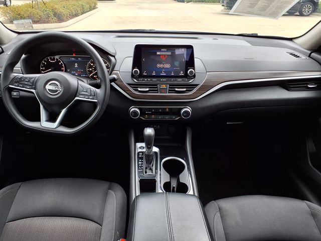 Used 2024 Nissan Altima 2.5 SV FWD image 19