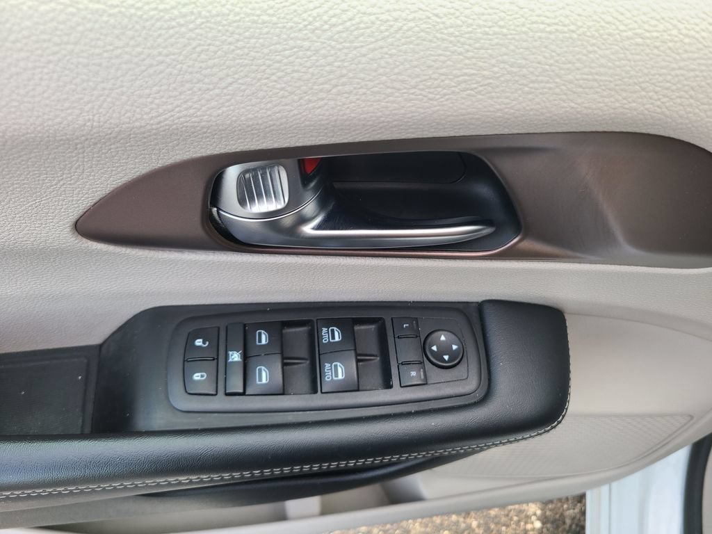 Used 2023 Chrysler Voyager LX FWD image 21