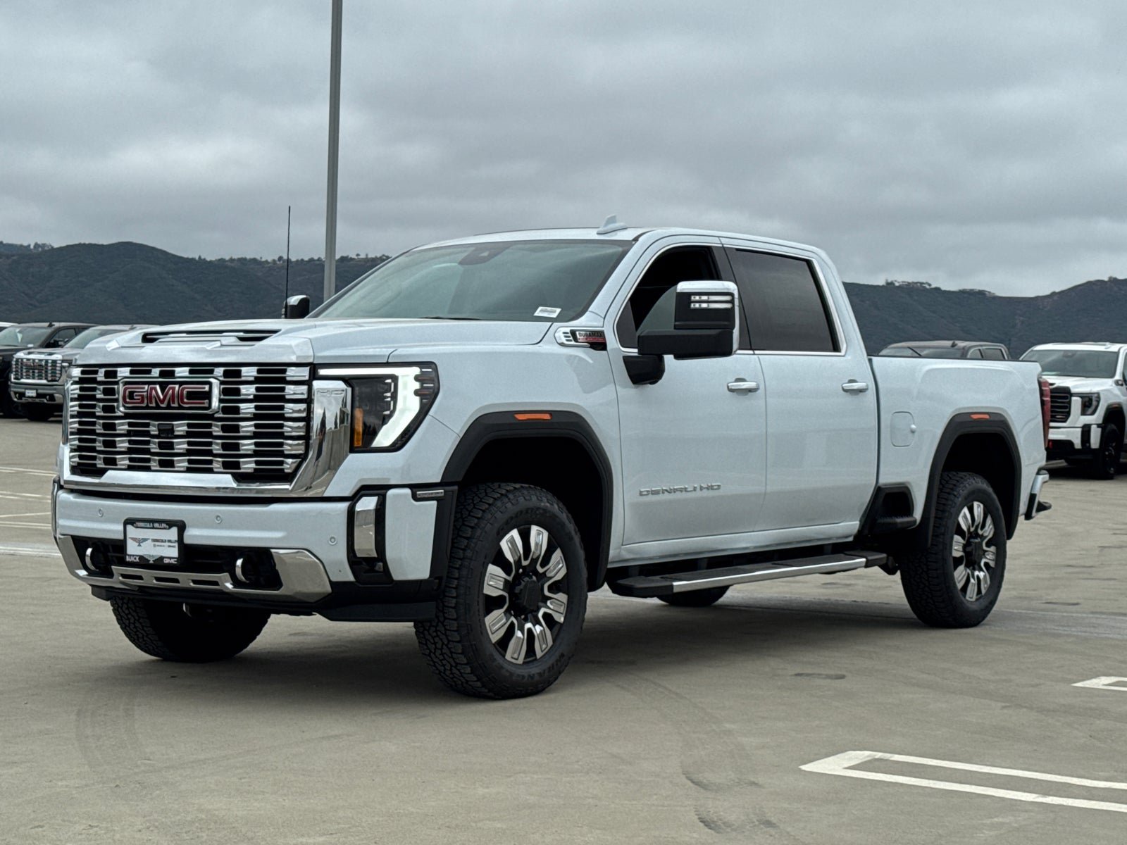 New 2026 GMC Sierra 2500 Denali w/ Denali Reserve Package AWD/4WD image 4