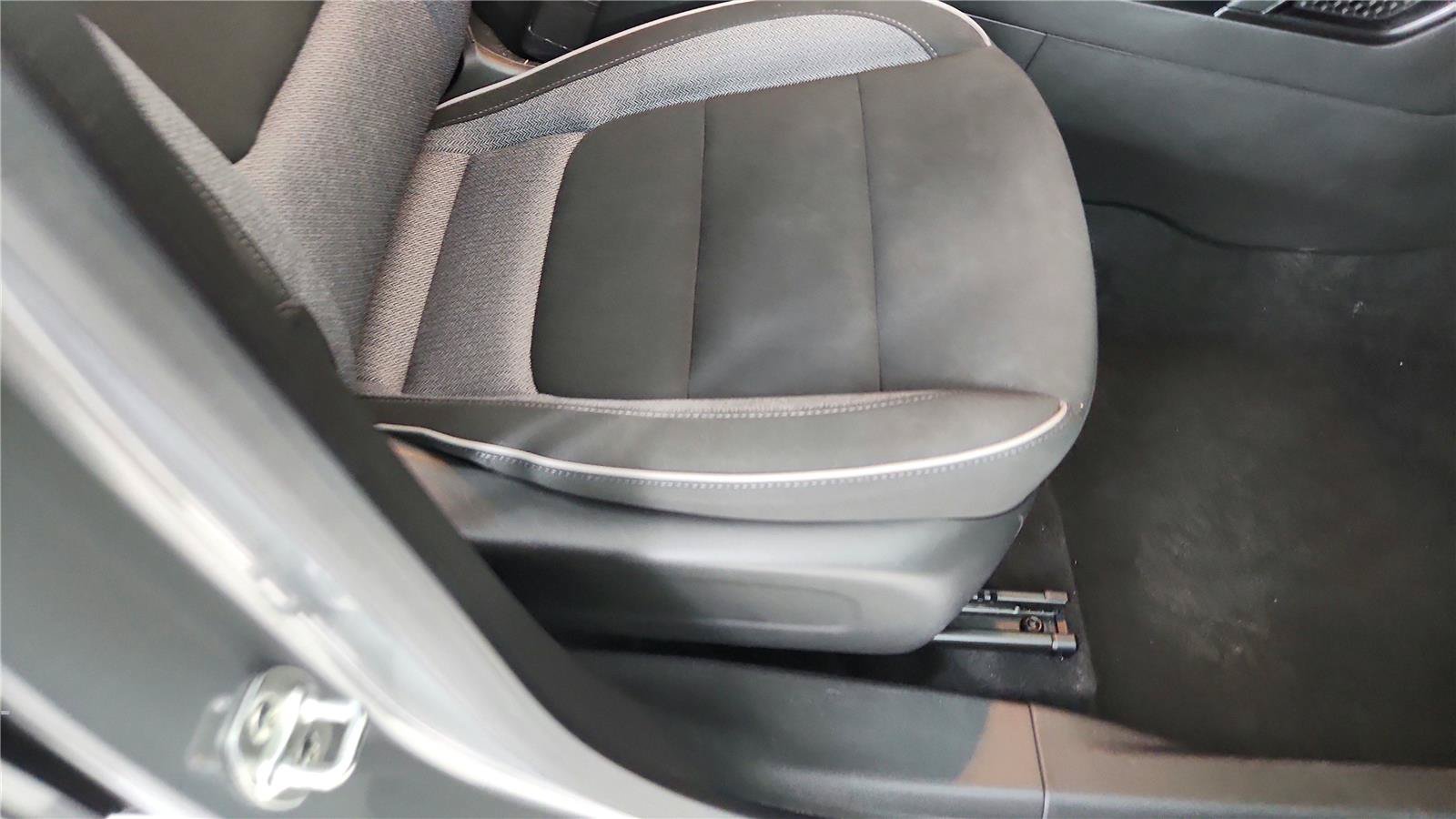 Used 2025 Chevrolet TrailBlazer LT FWD image 19